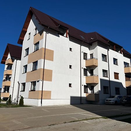 Mirandis Apartments - Comfort & Private Parking Near Coresi Mall Brassó Kültér fotó