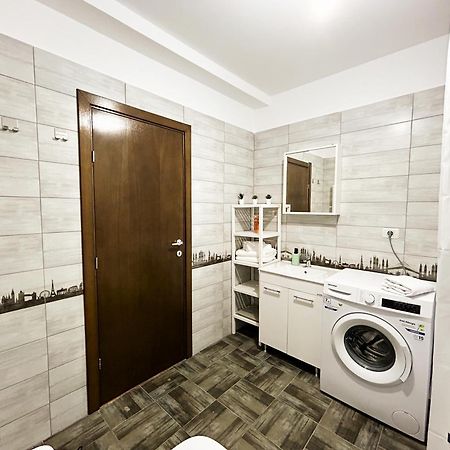 Mirandis Apartments - Comfort & Private Parking Near Coresi Mall Brassó Kültér fotó