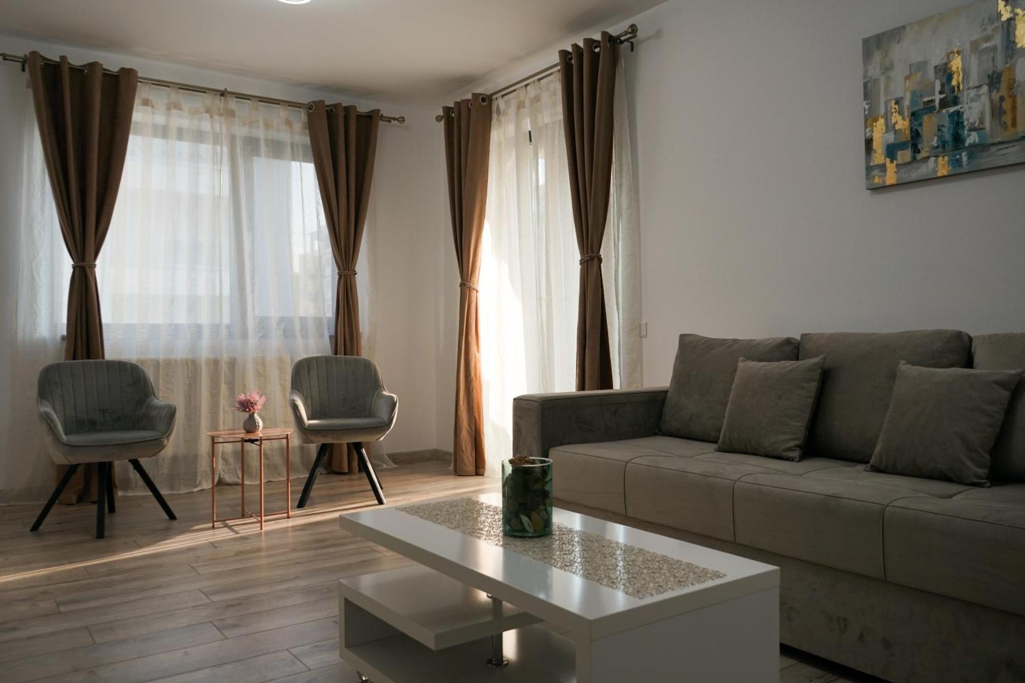 Mirandis Apartments - Comfort & Private Parking Near Coresi Mall Brassó Kültér fotó