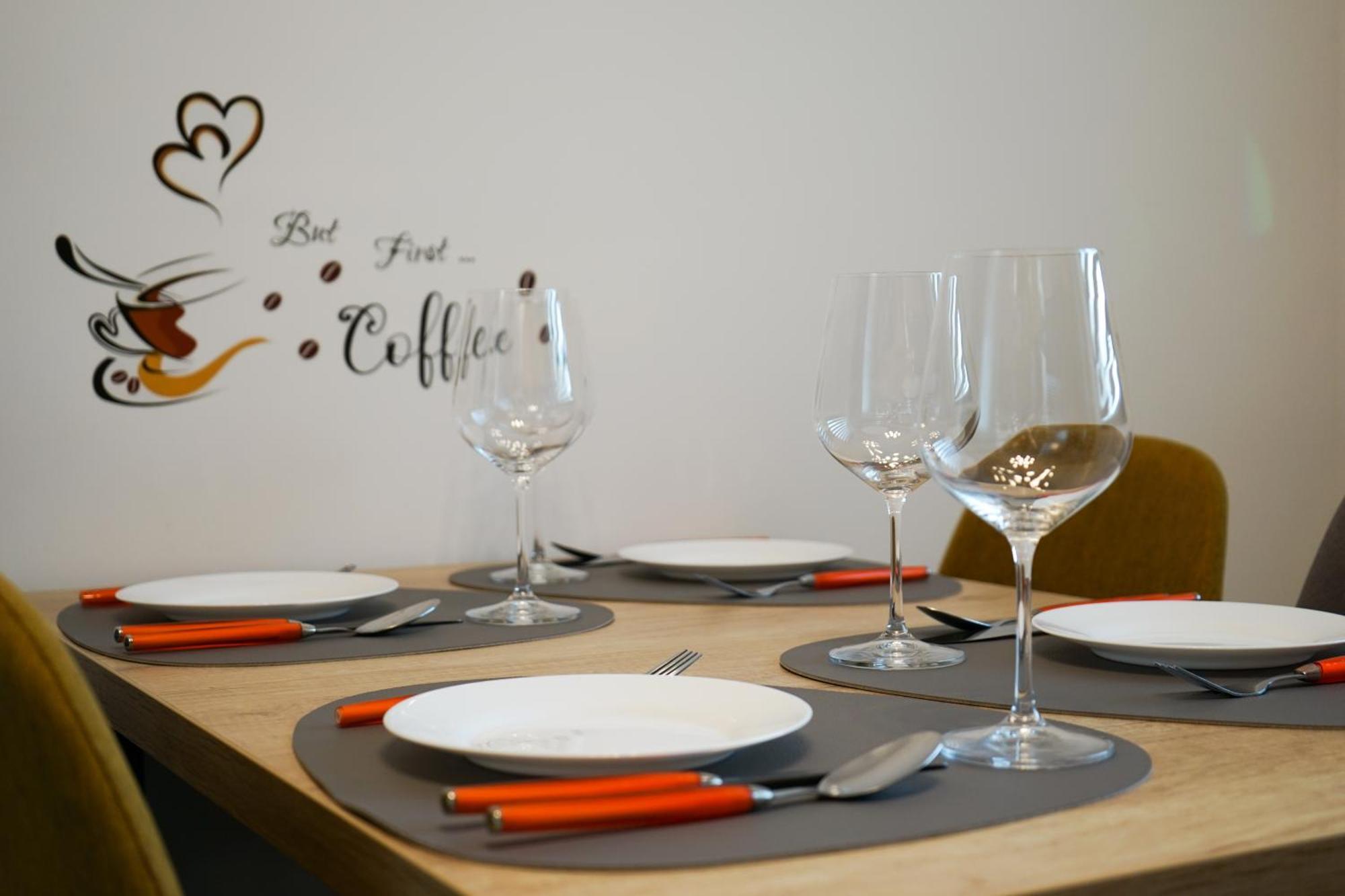 Mirandis Apartments - Comfort & Private Parking Near Coresi Mall Brassó Kültér fotó