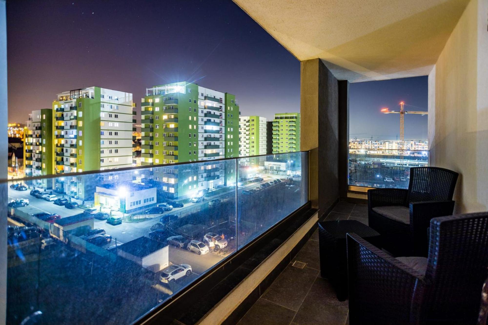 Mirandis Apartments - Comfort & Private Parking Near Coresi Mall Brassó Kültér fotó