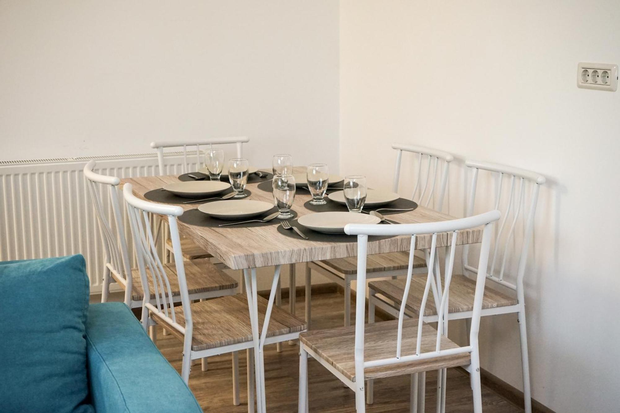 Mirandis Apartments - Comfort & Private Parking Near Coresi Mall Brassó Kültér fotó