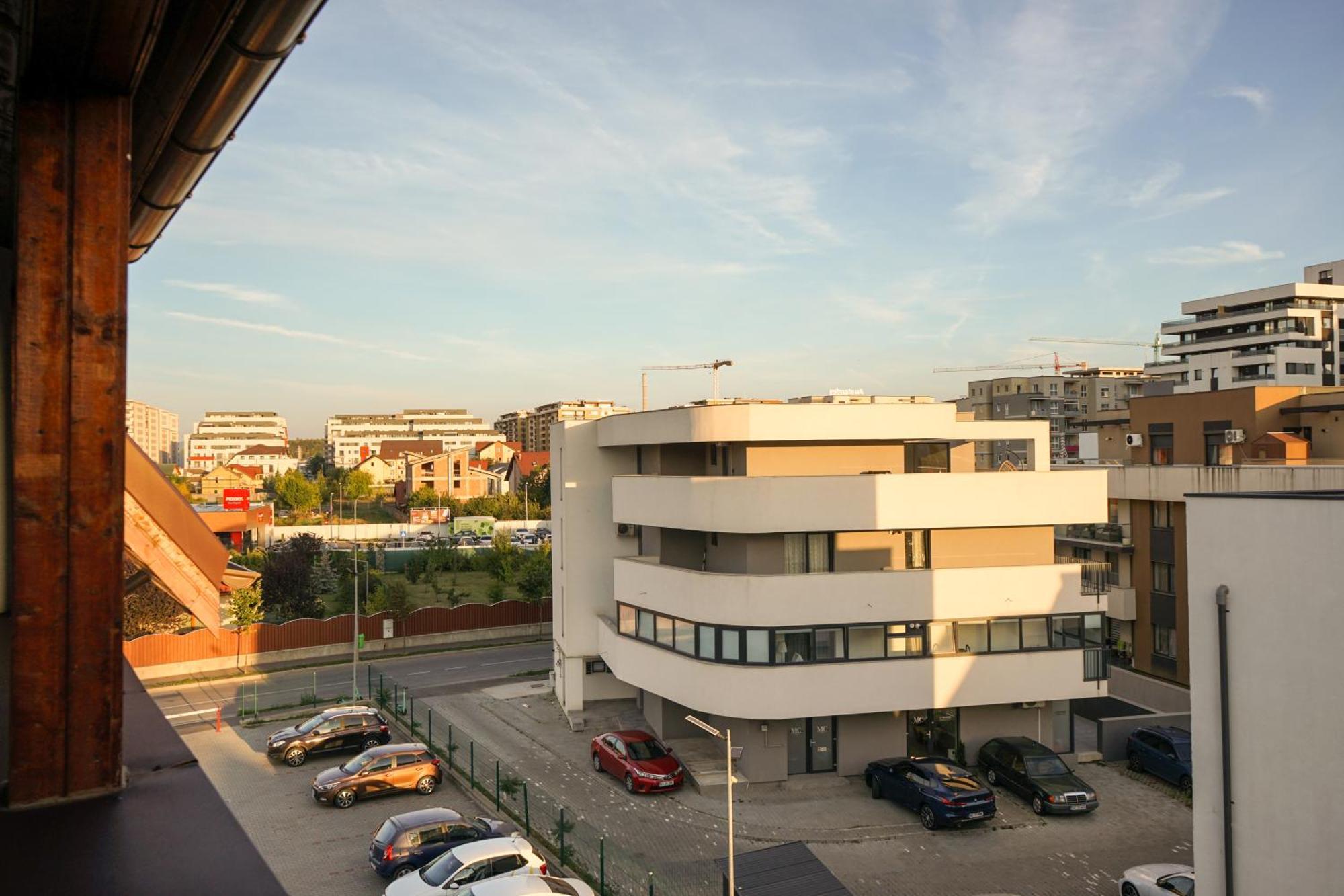 Mirandis Apartments - Comfort & Private Parking Near Coresi Mall Brassó Kültér fotó