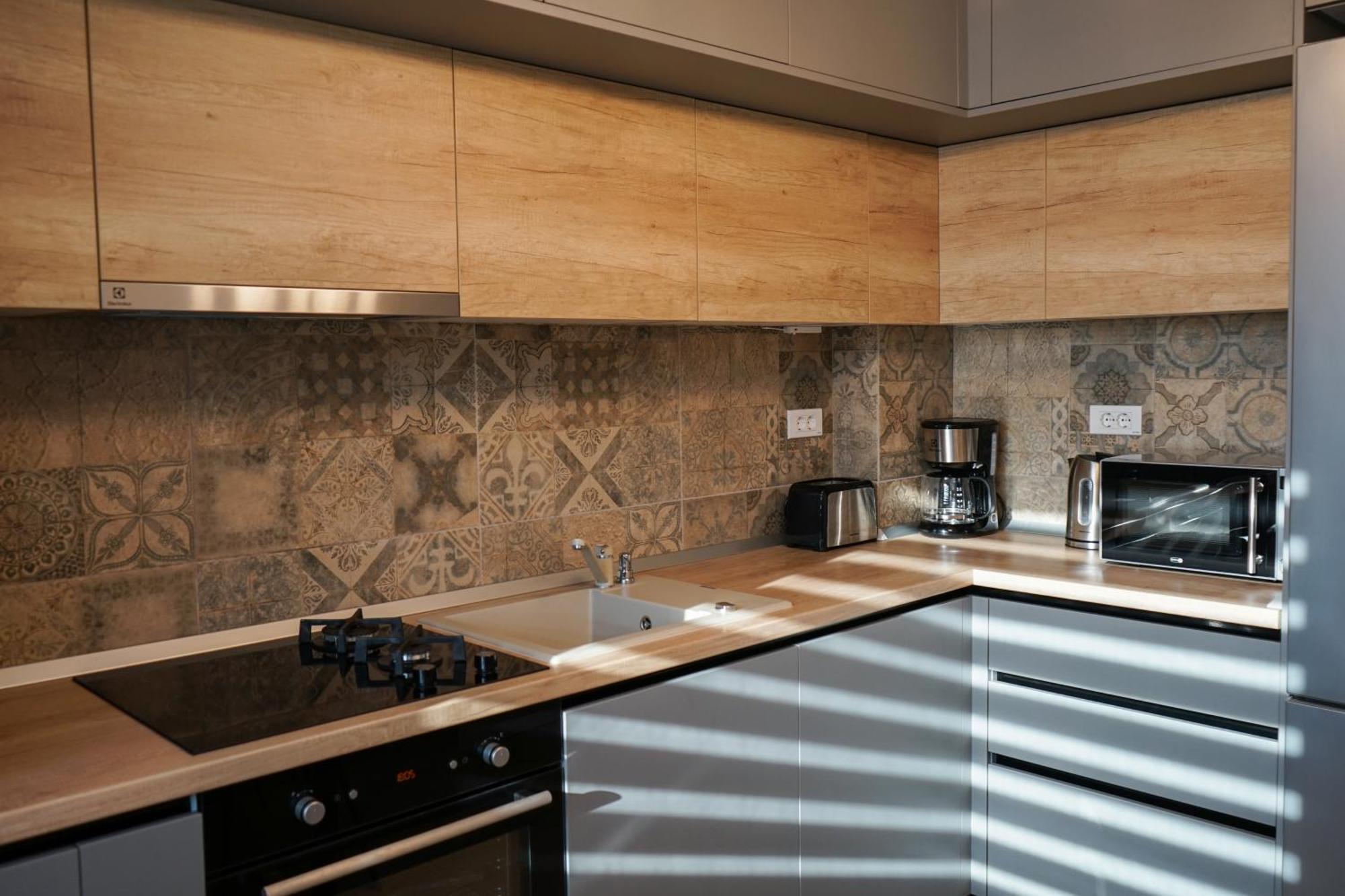 Mirandis Apartments - Comfort & Private Parking Near Coresi Mall Brassó Kültér fotó