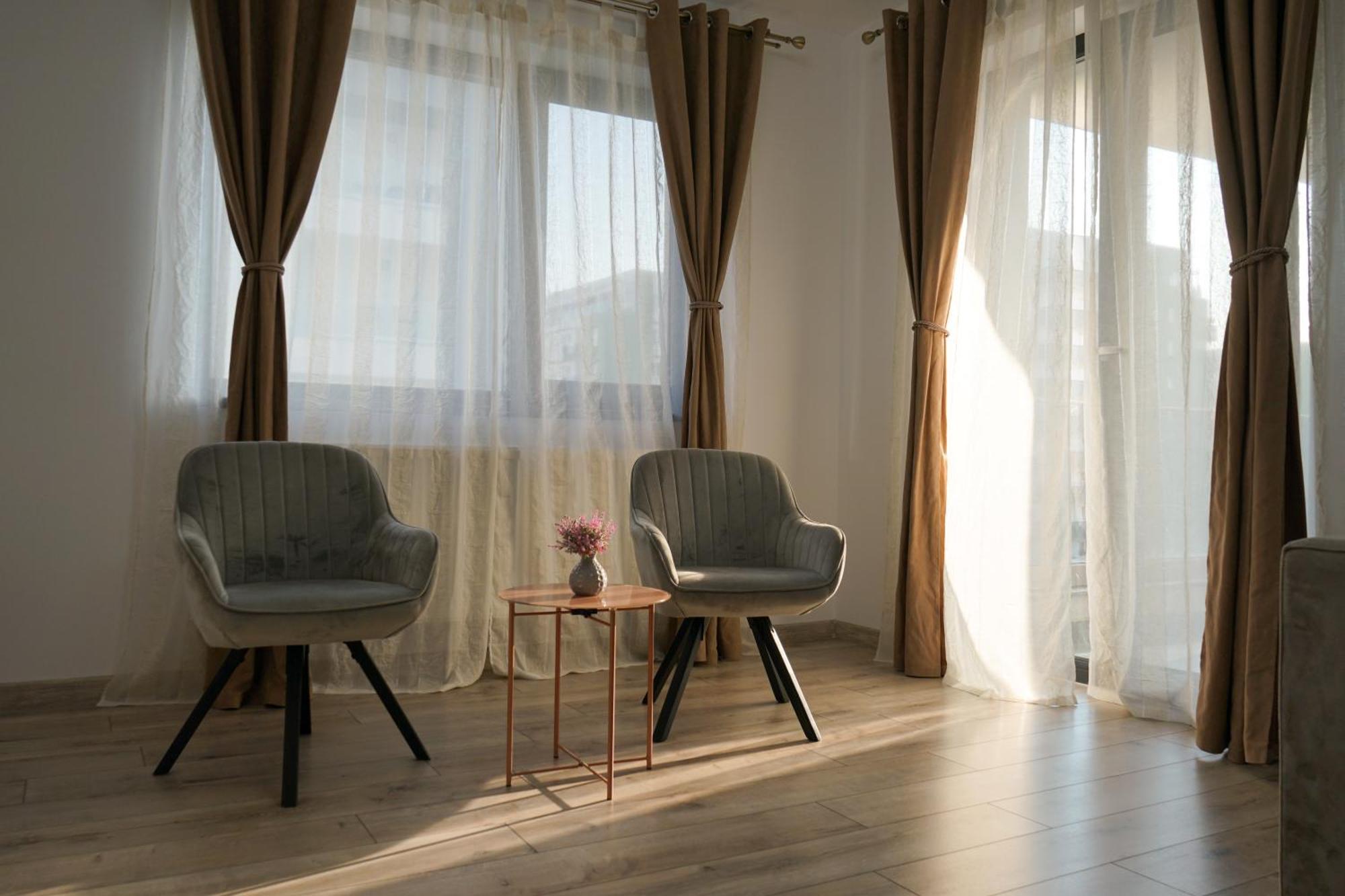 Mirandis Apartments - Comfort & Private Parking Near Coresi Mall Brassó Kültér fotó