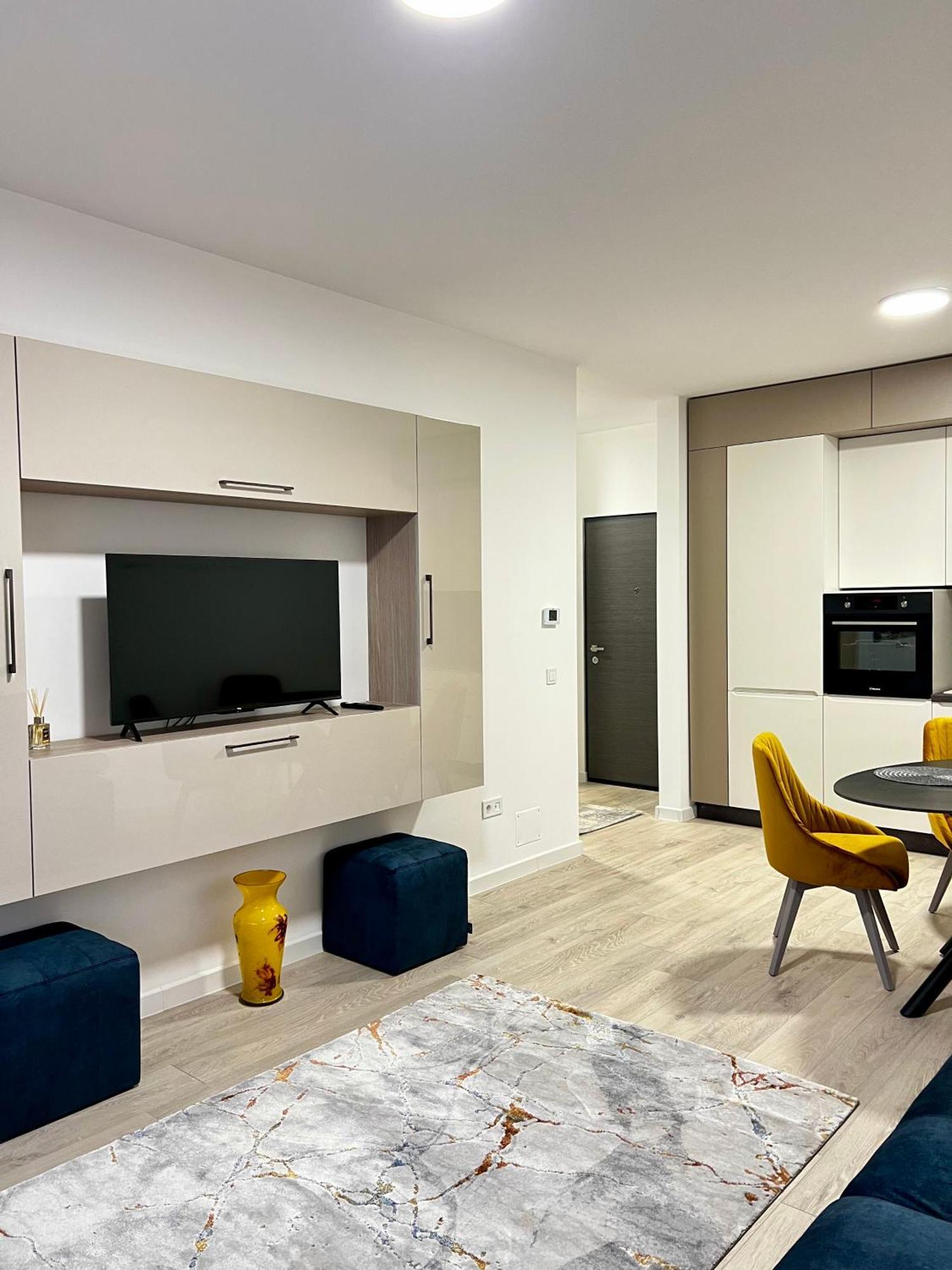 Mirandis Apartments - Comfort & Private Parking Near Coresi Mall Brassó Kültér fotó
