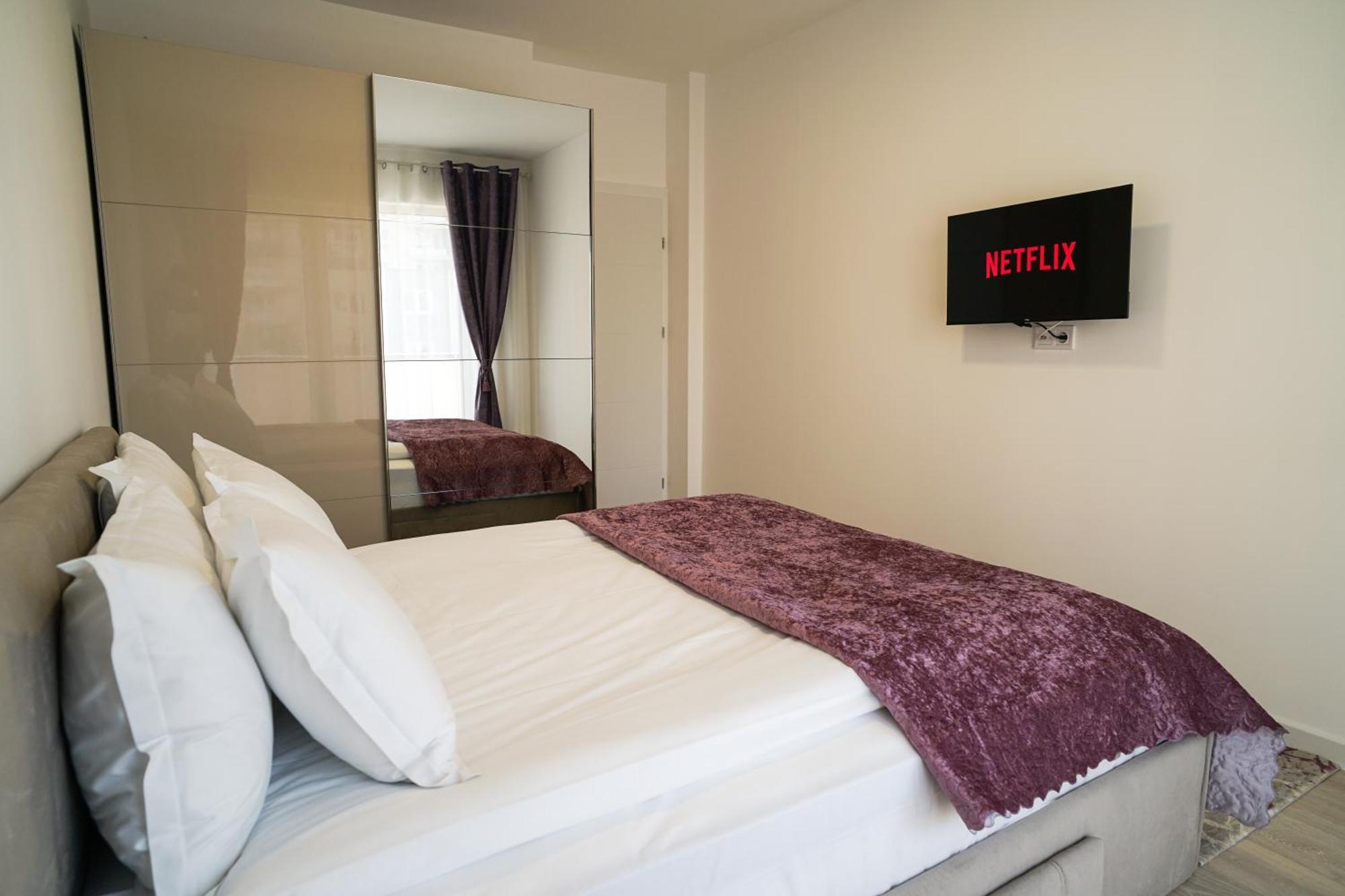 Mirandis Apartments - Comfort & Private Parking Near Coresi Mall Brassó Kültér fotó