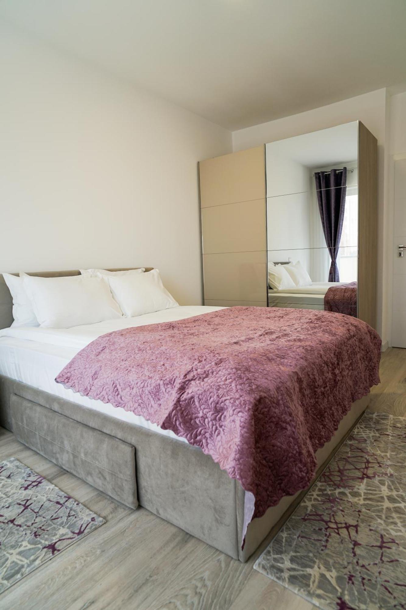 Mirandis Apartments - Comfort & Private Parking Near Coresi Mall Brassó Kültér fotó