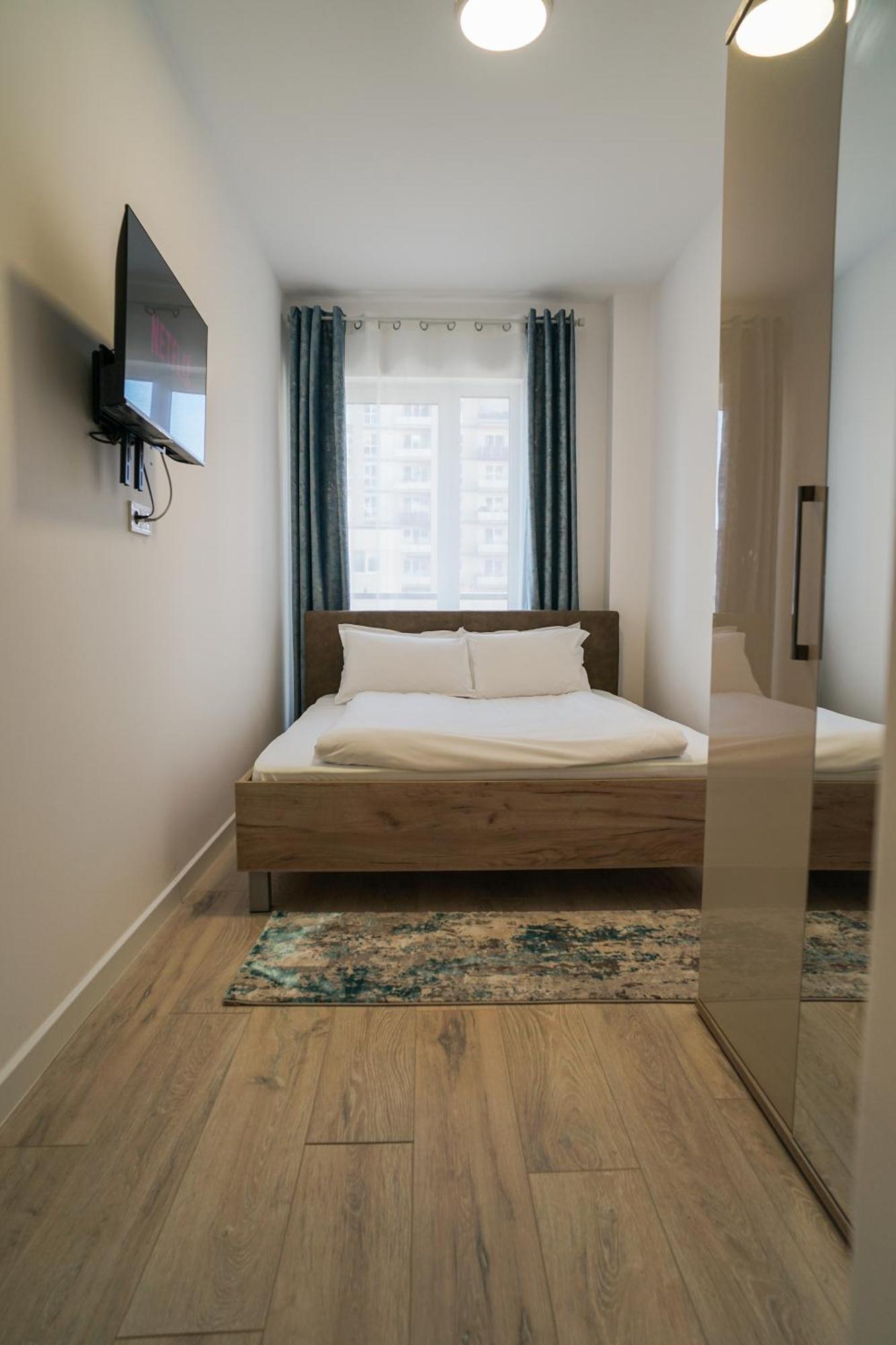 Mirandis Apartments - Comfort & Private Parking Near Coresi Mall Brassó Kültér fotó