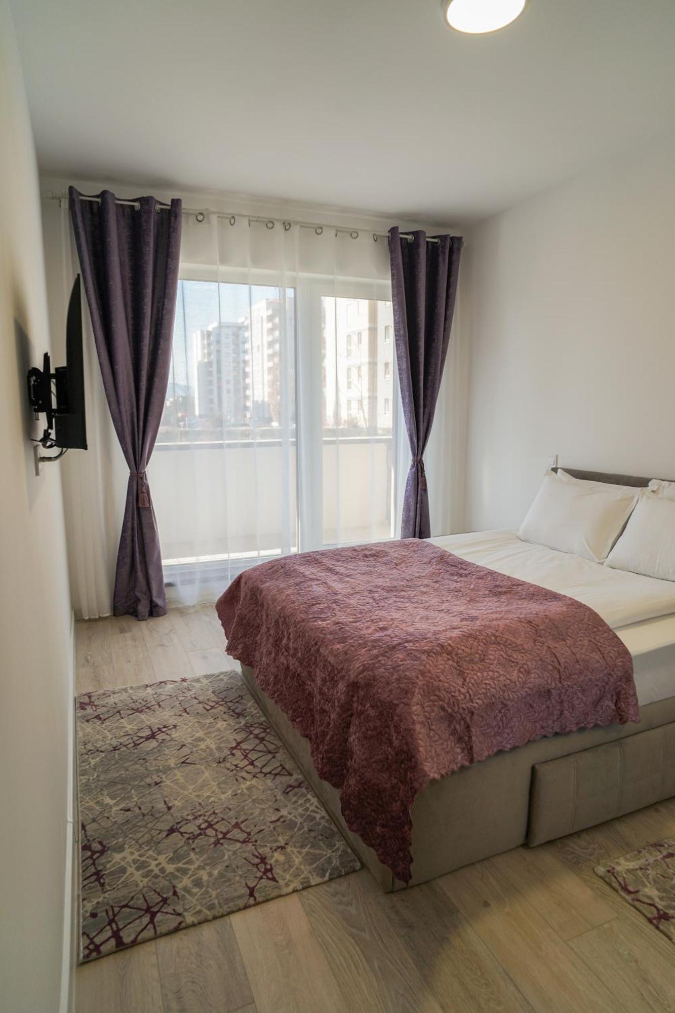 Mirandis Apartments - Comfort & Private Parking Near Coresi Mall Brassó Kültér fotó