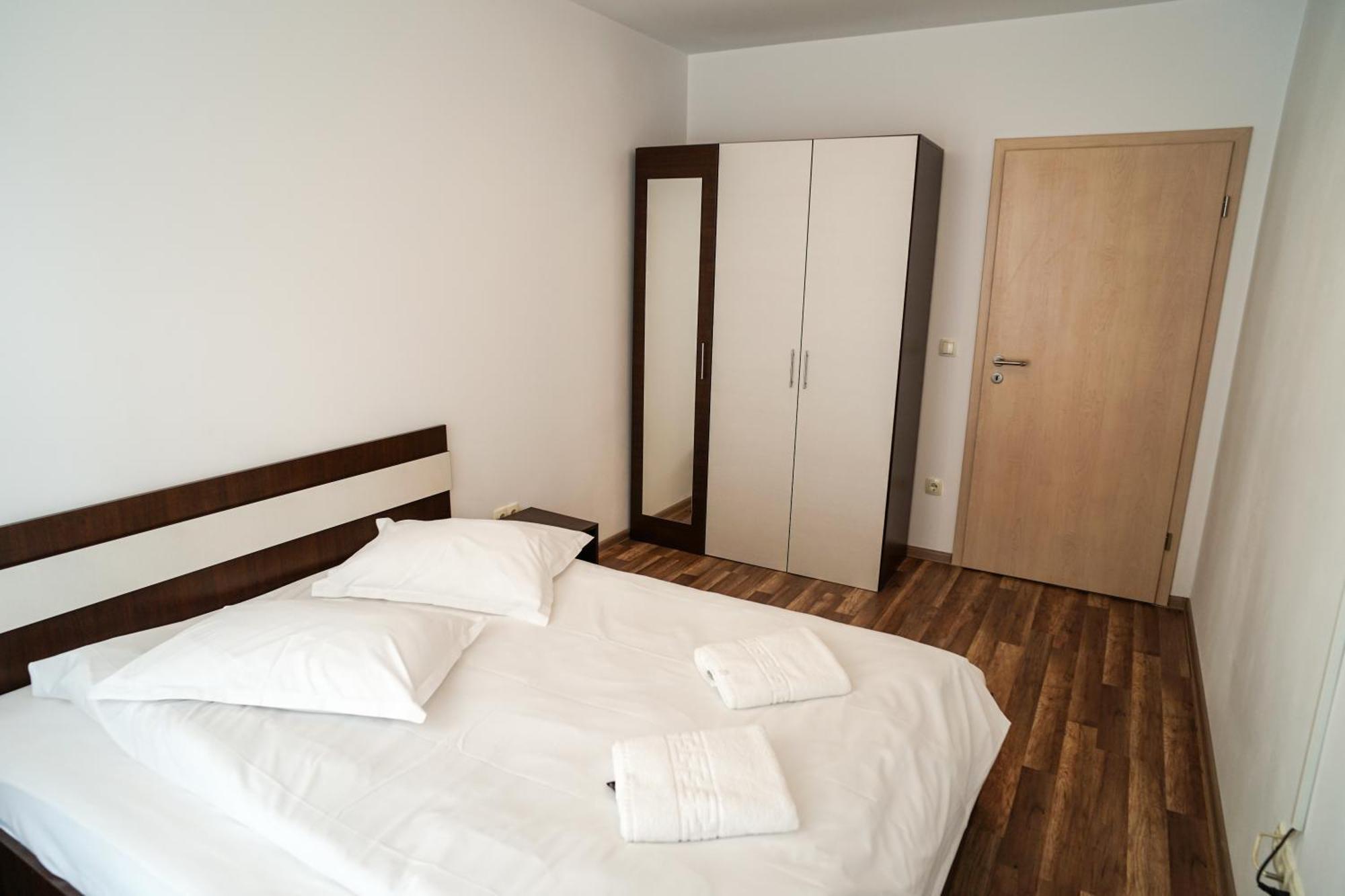 Mirandis Apartments - Comfort & Private Parking Near Coresi Mall Brassó Kültér fotó