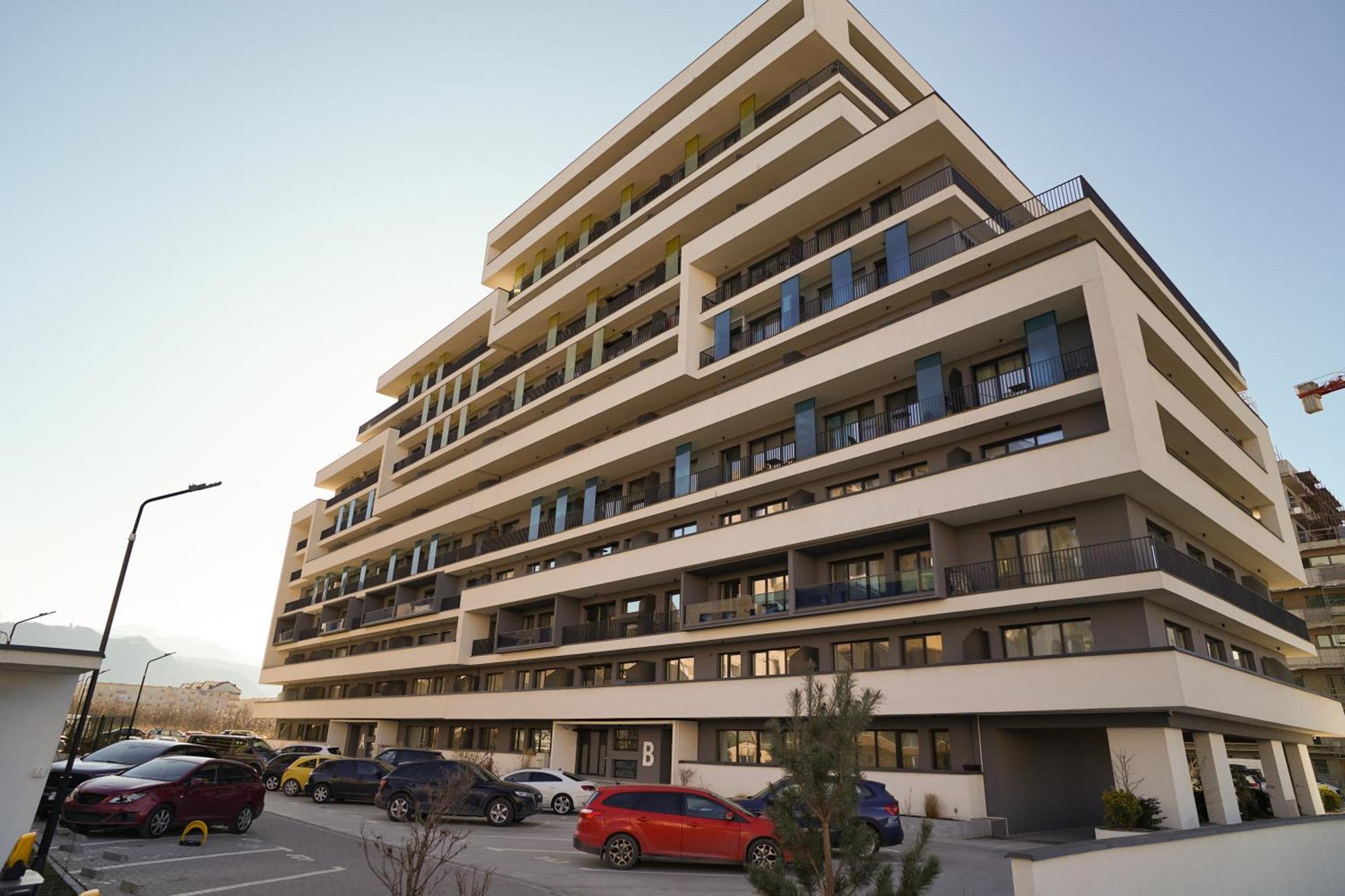 Mirandis Apartments - Comfort & Private Parking Near Coresi Mall Brassó Kültér fotó