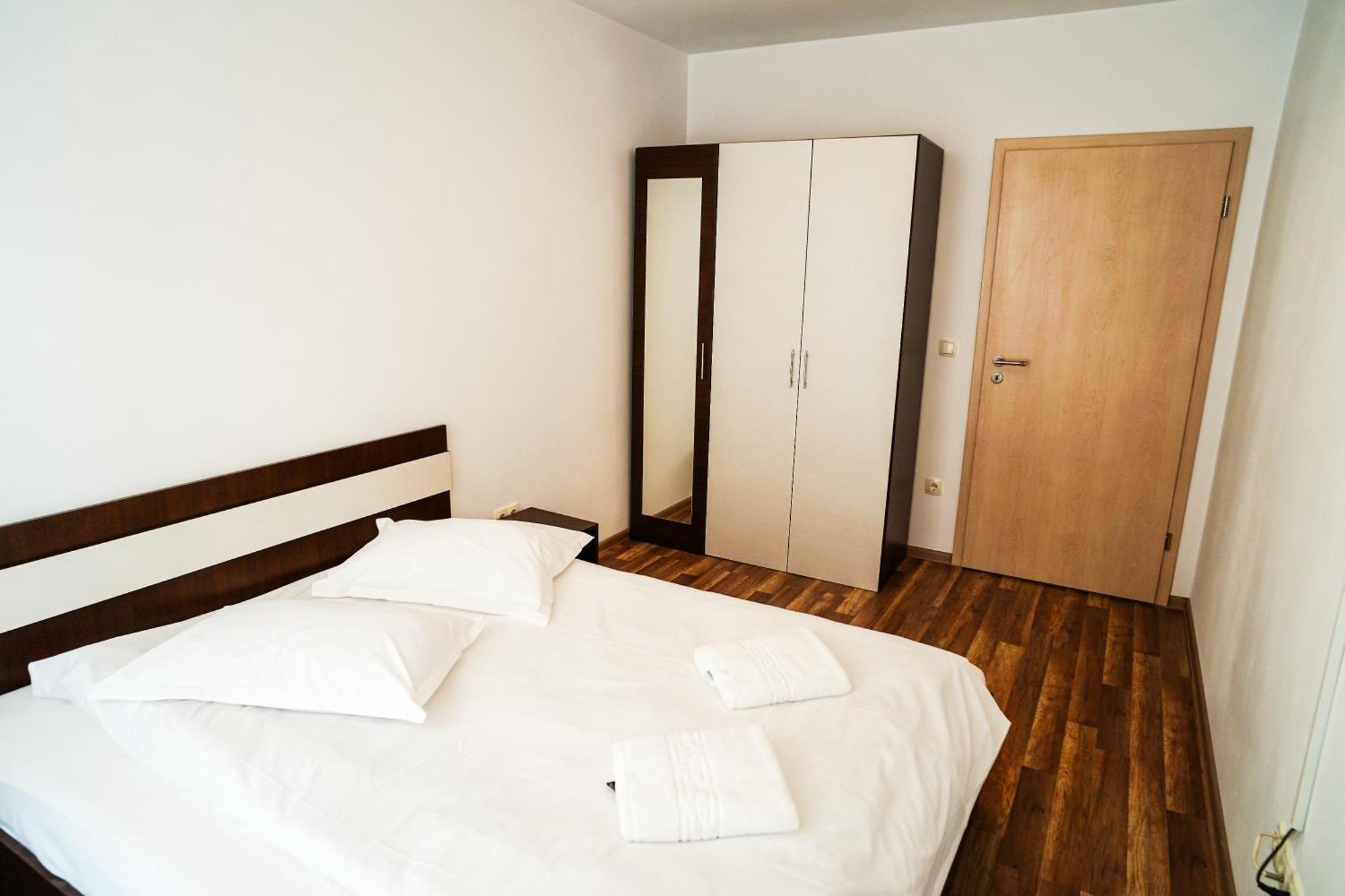 Mirandis Apartments - Comfort & Private Parking Near Coresi Mall Brassó Kültér fotó