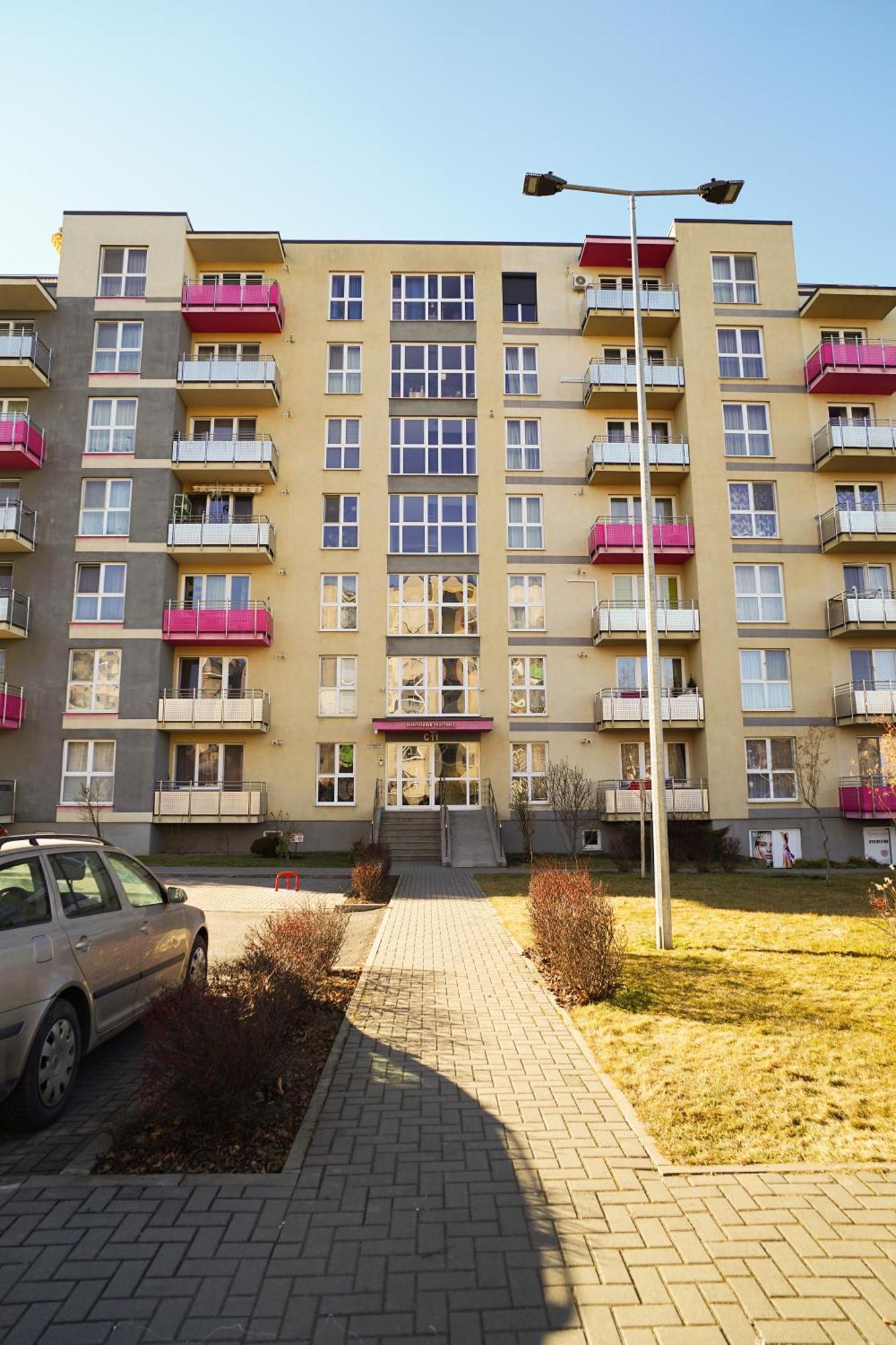 Mirandis Apartments - Comfort & Private Parking Near Coresi Mall Brassó Kültér fotó