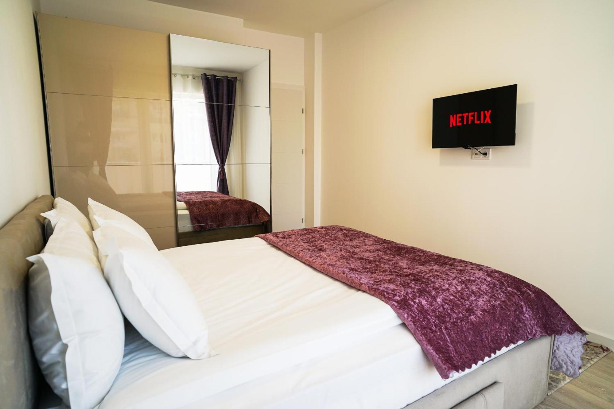 Mirandis Apartments - Comfort & Private Parking Near Coresi Mall Brassó Kültér fotó