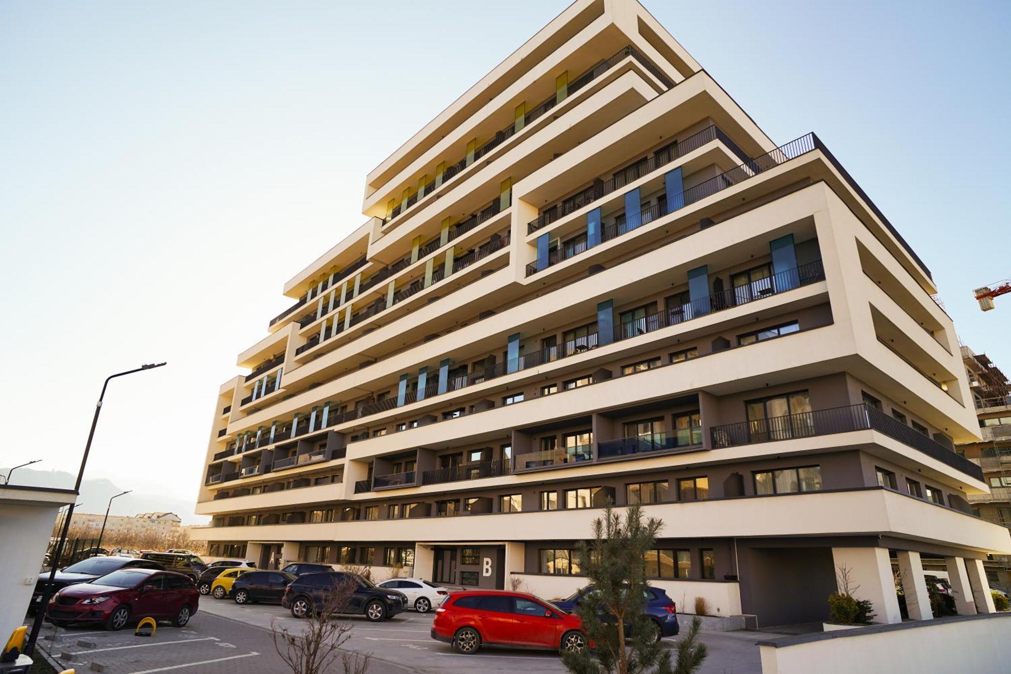 Mirandis Apartments - Comfort & Private Parking Near Coresi Mall Brassó Kültér fotó