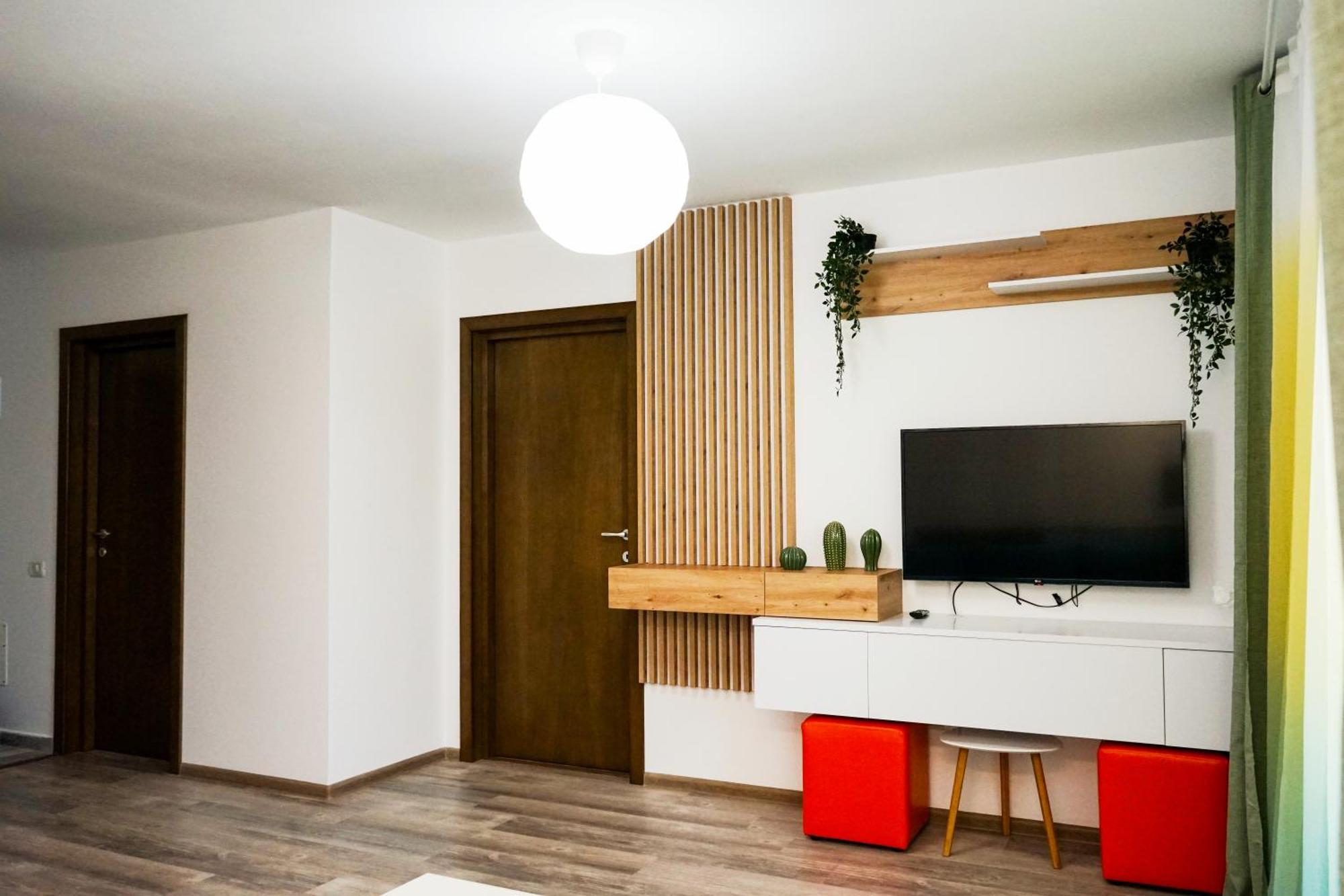 Mirandis Apartments - Comfort & Private Parking Near Coresi Mall Brassó Kültér fotó