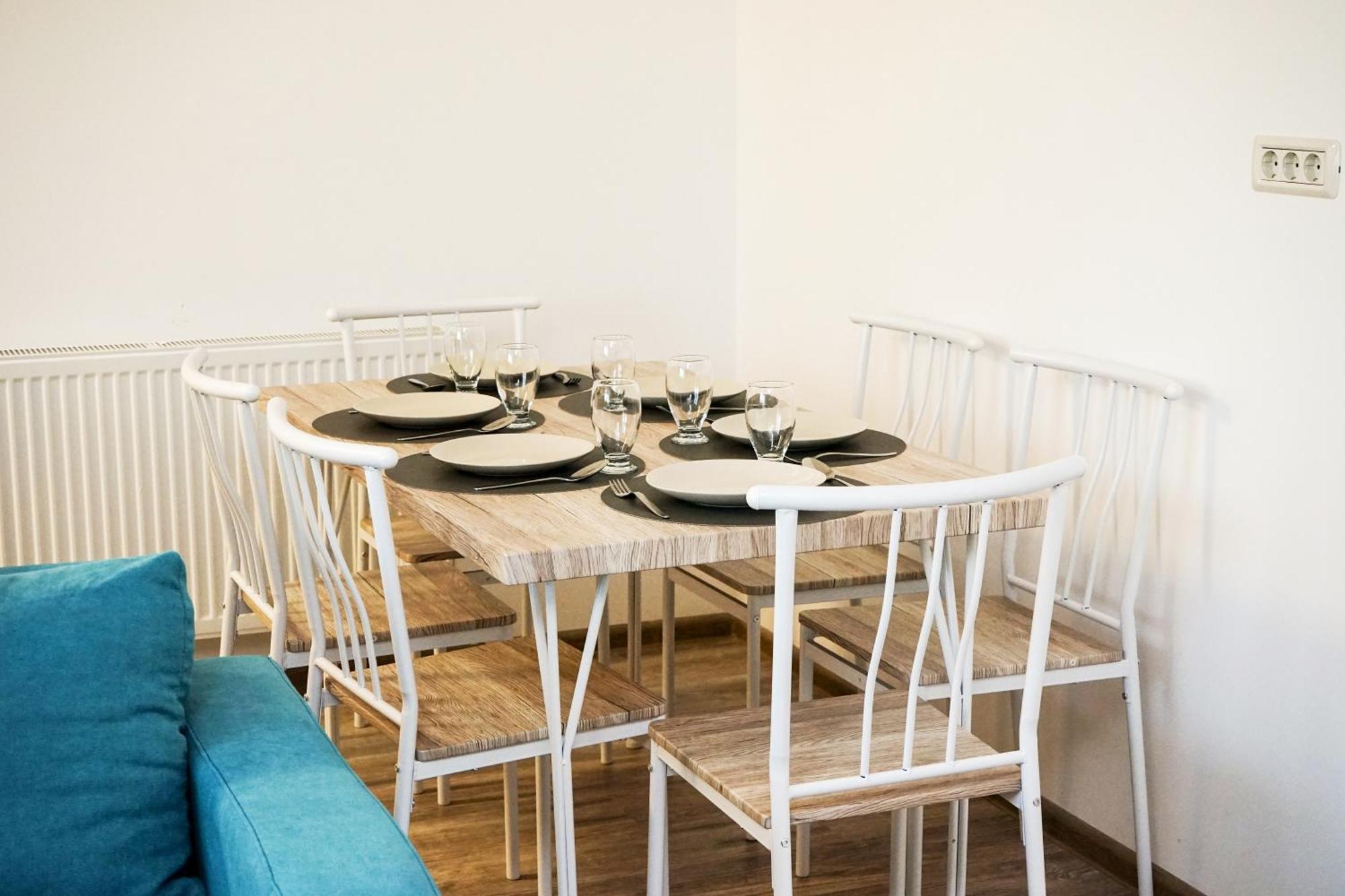 Mirandis Apartments - Comfort & Private Parking Near Coresi Mall Brassó Kültér fotó