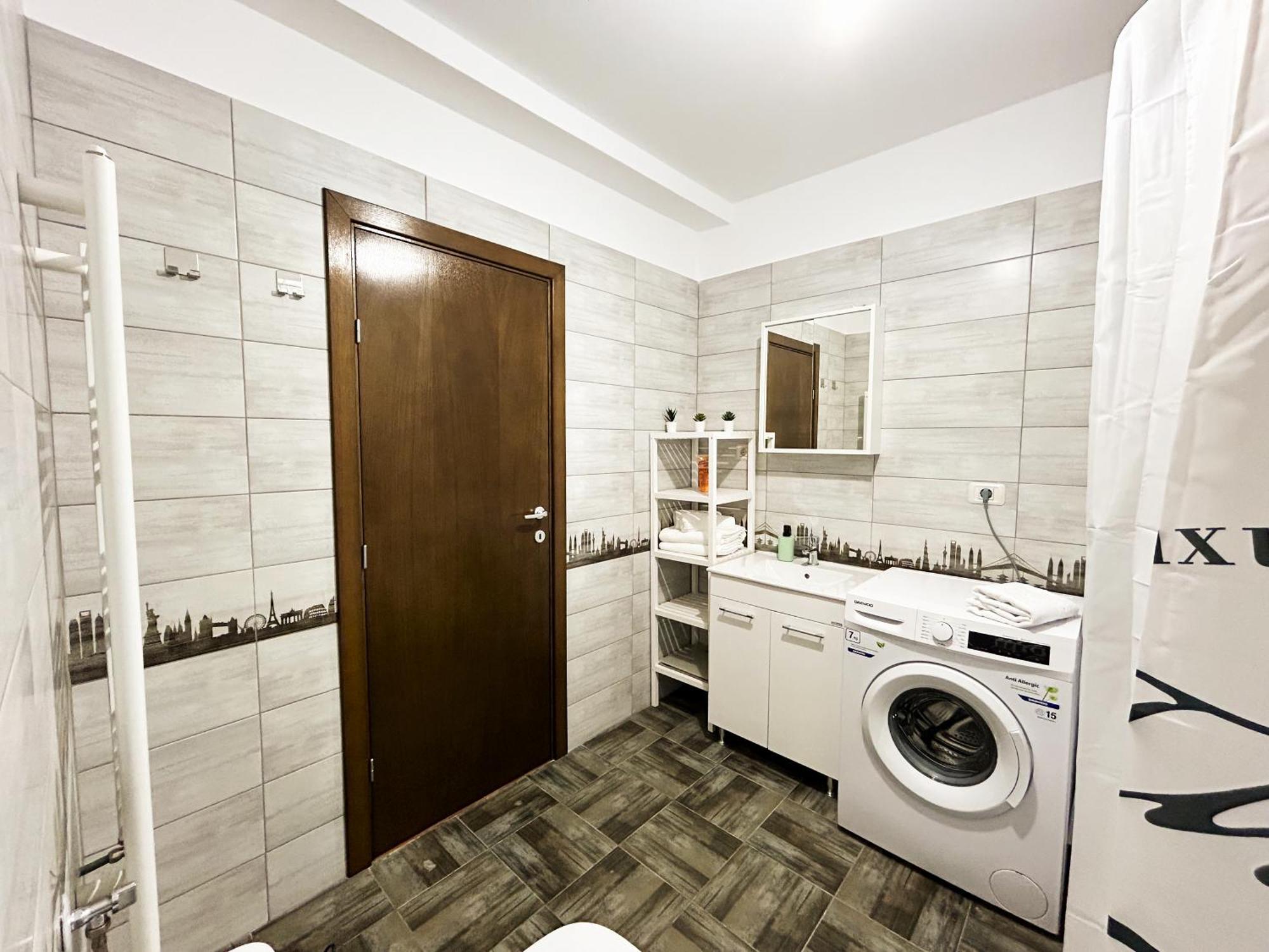 Mirandis Apartments - Comfort & Private Parking Near Coresi Mall Brassó Kültér fotó